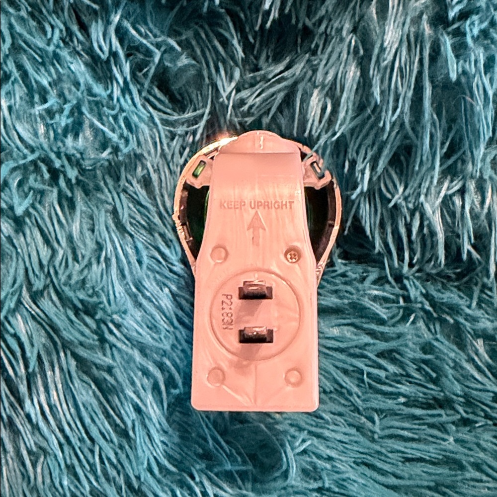 Bath and body works holiday plug in diffuser - Picture 4 of 8